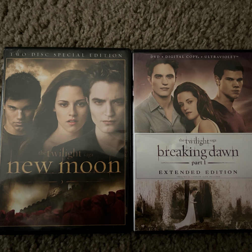 Two Twilight sagas DVD, special edition.